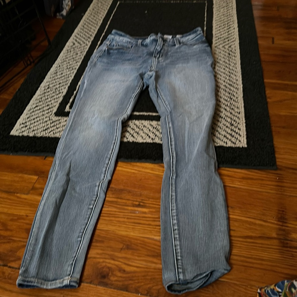 Very nicely distressed skinny jeans